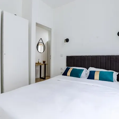 Apartment Roses Paris